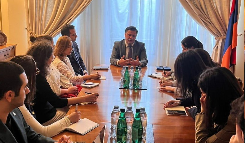 crossroads_am tweet media