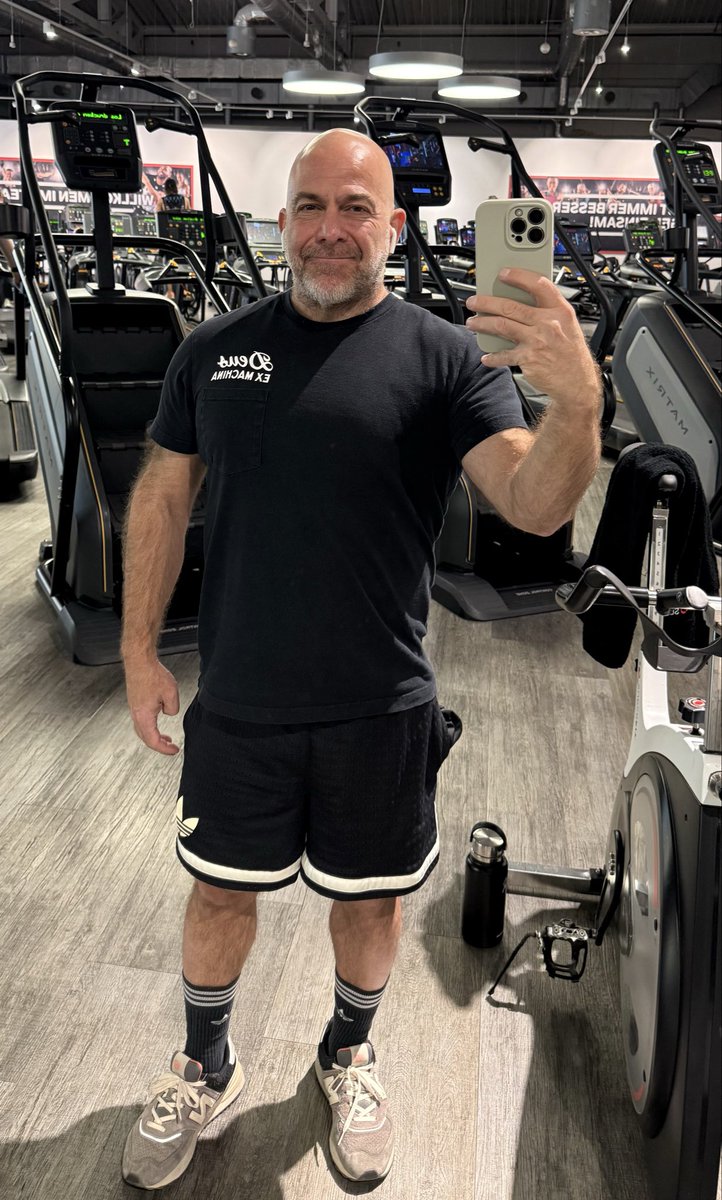 I’m Alan & Im hairy tweet media