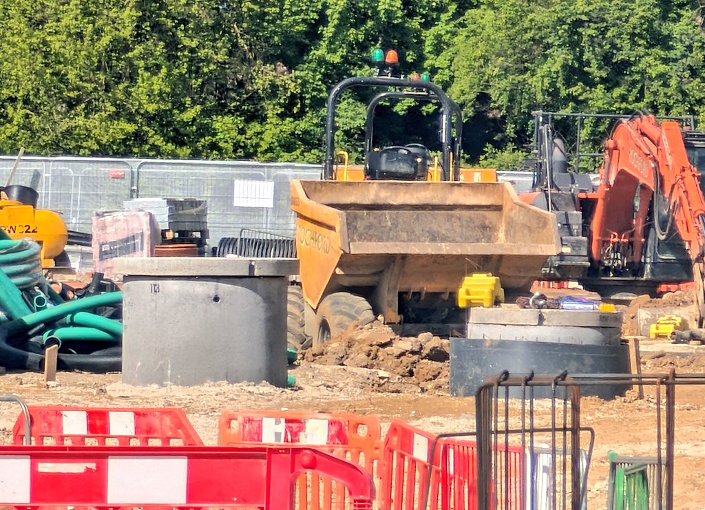 ChessingtonBuzz's tweet photo. Huge footers for the rollercoaster banked turnaround and/or the themed centrepiece are visible on the former Wild Asia site along with rebar at the rear possibly for the flat ride addition
#ProjectRoundtable https://t.co/nk0sUJekvl