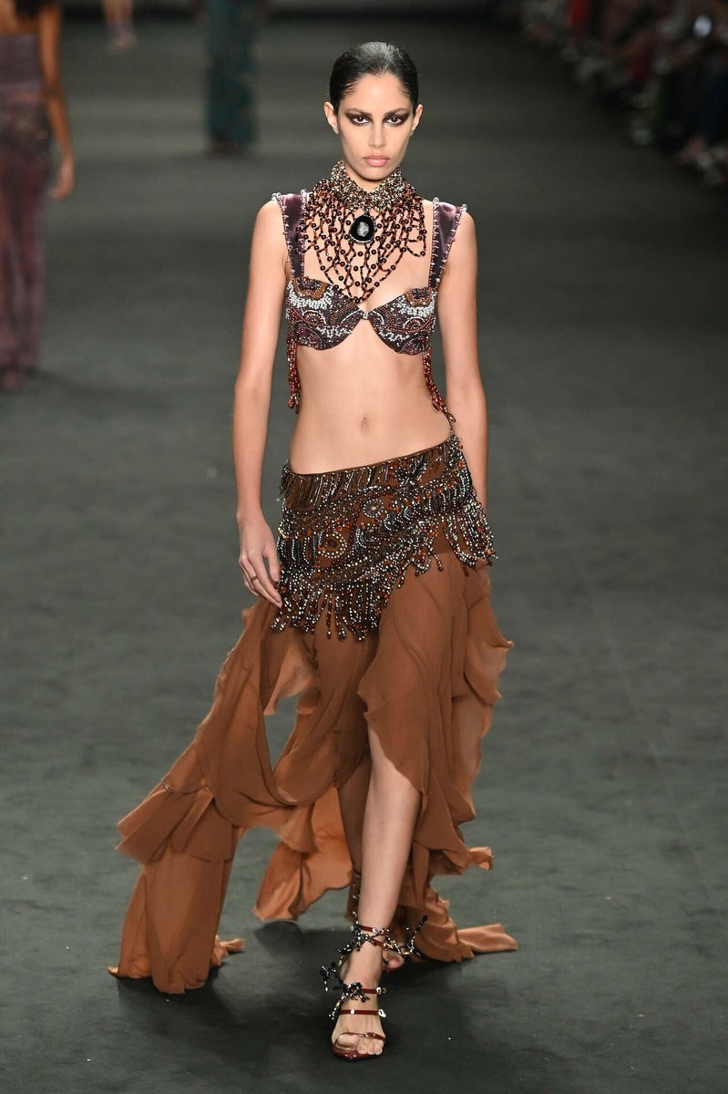 kendam_com's tweet image. Hisha Spring Summer 2027 collection -Doura- presented at Rio Fashion Week (April 16, 2026) kendam.com/news/fashion-s…

#Hisha #SS27 #Runway #Rio #FashionWeek #Kendam
