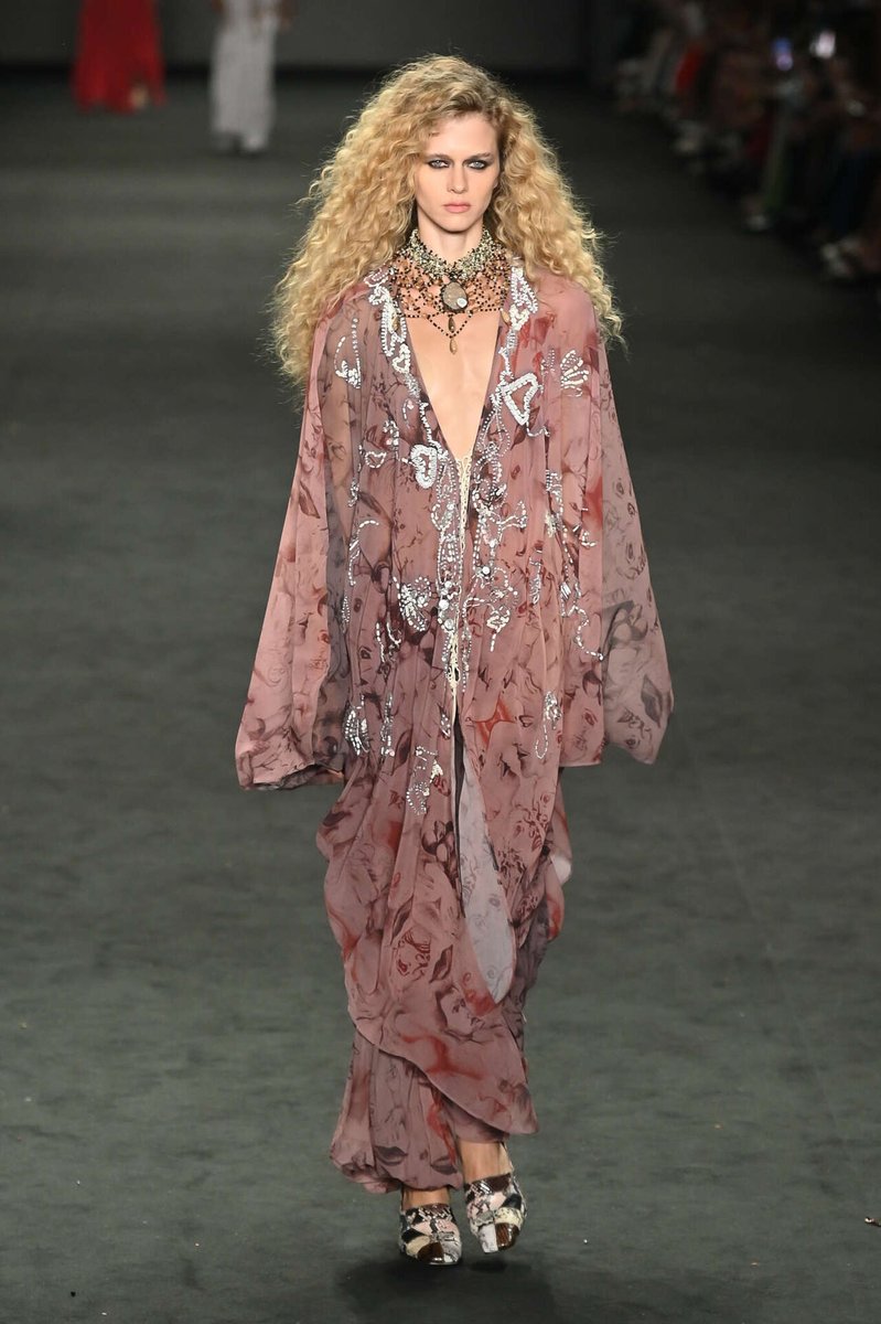 kendam_com's tweet image. Hisha Spring Summer 2027 collection -Doura- presented at Rio Fashion Week (April 16, 2026) kendam.com/news/fashion-s…

#Hisha #SS27 #Runway #Rio #FashionWeek #Kendam