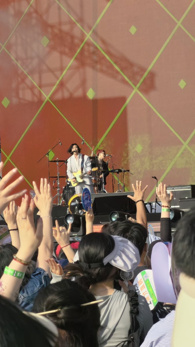 grafskij1980's tweet image. Last night’s live show Pure magic—energy, vocals, and that guitar solo Chef’s kiss  Who else was there screaming along #ConcertVibes