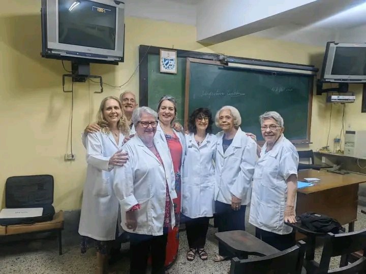 Dra. C. Diana Rosa Morales Aguiar y a la Dra. C. Tatiana Peña Ruiz, prestigiosas docentes del Departamento de Periodoncia de la <a href="/FacEstHab/">Facultad de Estomatología de la Habana</a>,  realizaron con éxito cambio de categoría a Profesor Titular.
! Felicidades profesoras!

#UniversidadDeExcelencia 
#UCMH