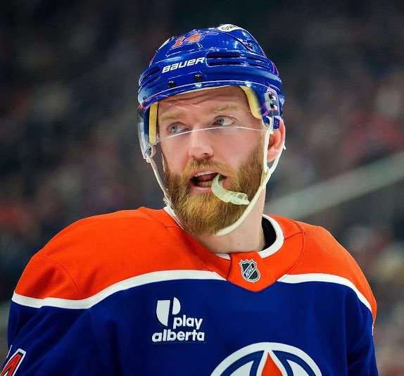 PuckPresence's tweet photo. 18 4500s enter, who will survive? #StanleyCupPlayoffs
LAK: Doughty
DAL: Dutchy
MIN: Brink, N.Foligno, Kirill
VGK: Smith, Hutton
EDM: Ekholm
ANA: Carlson
BUF: Pearson
TBL: McD, Girgensons
CAR: Deslauriers
OTT: Matinpalo
PIT: Hayes, Malkin
PHI: Konecny, Wilson
data: @geargeekhockey https://t.co/BDMvptrEmY