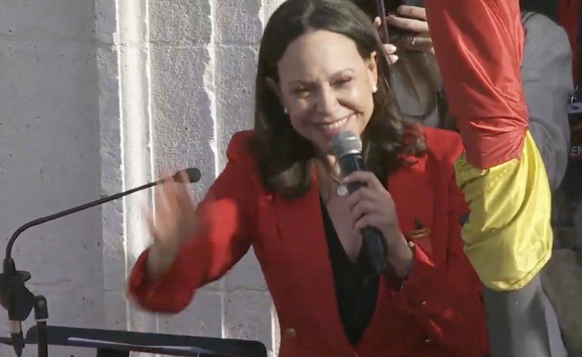 #AHORA | María Corina Machado:

"Hoy comienza el regreso a casa".