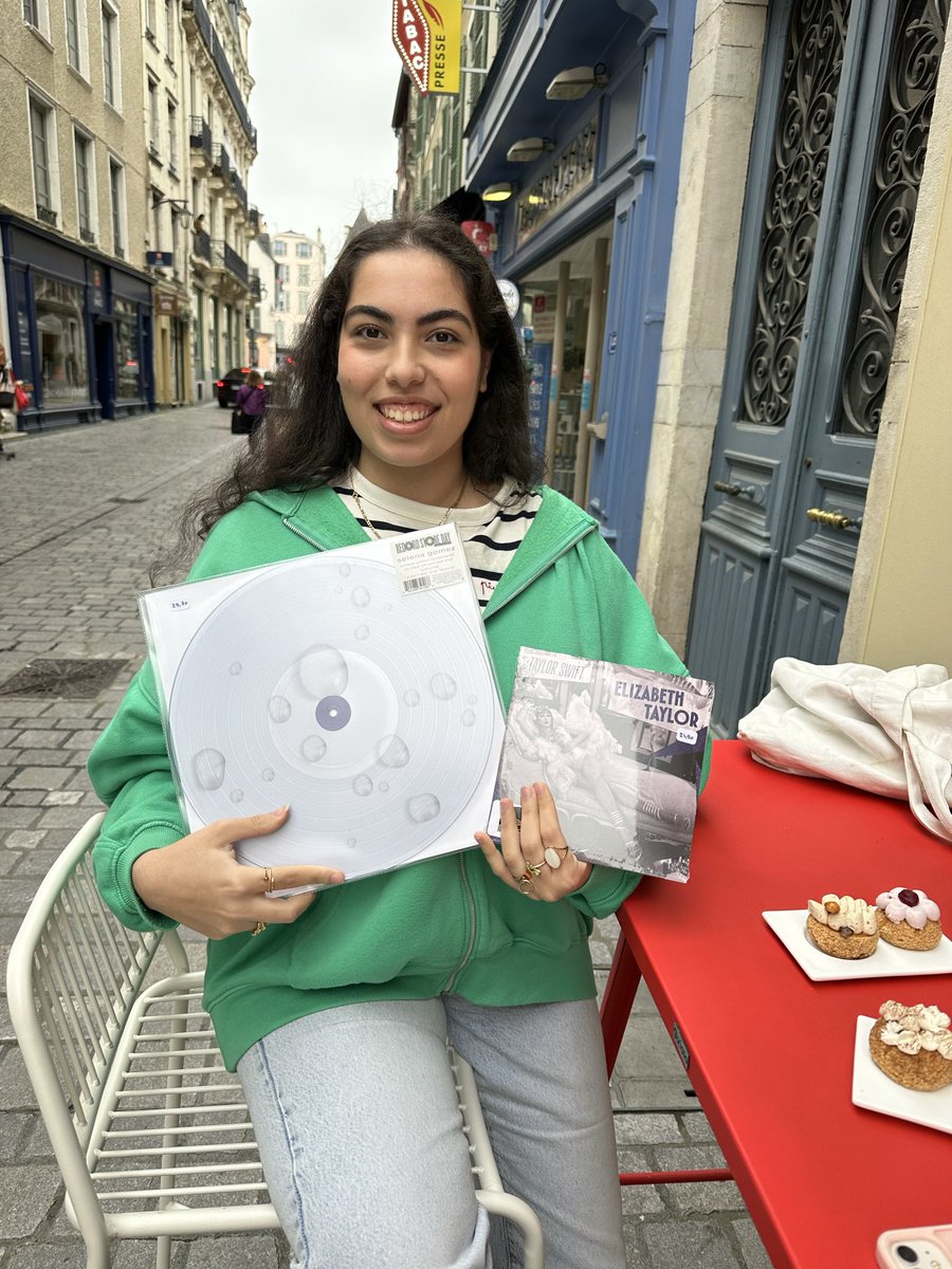 <a href="/selenagomez/">Selena Gomez</a> LOOK AT HER 🤍 #RSD2026