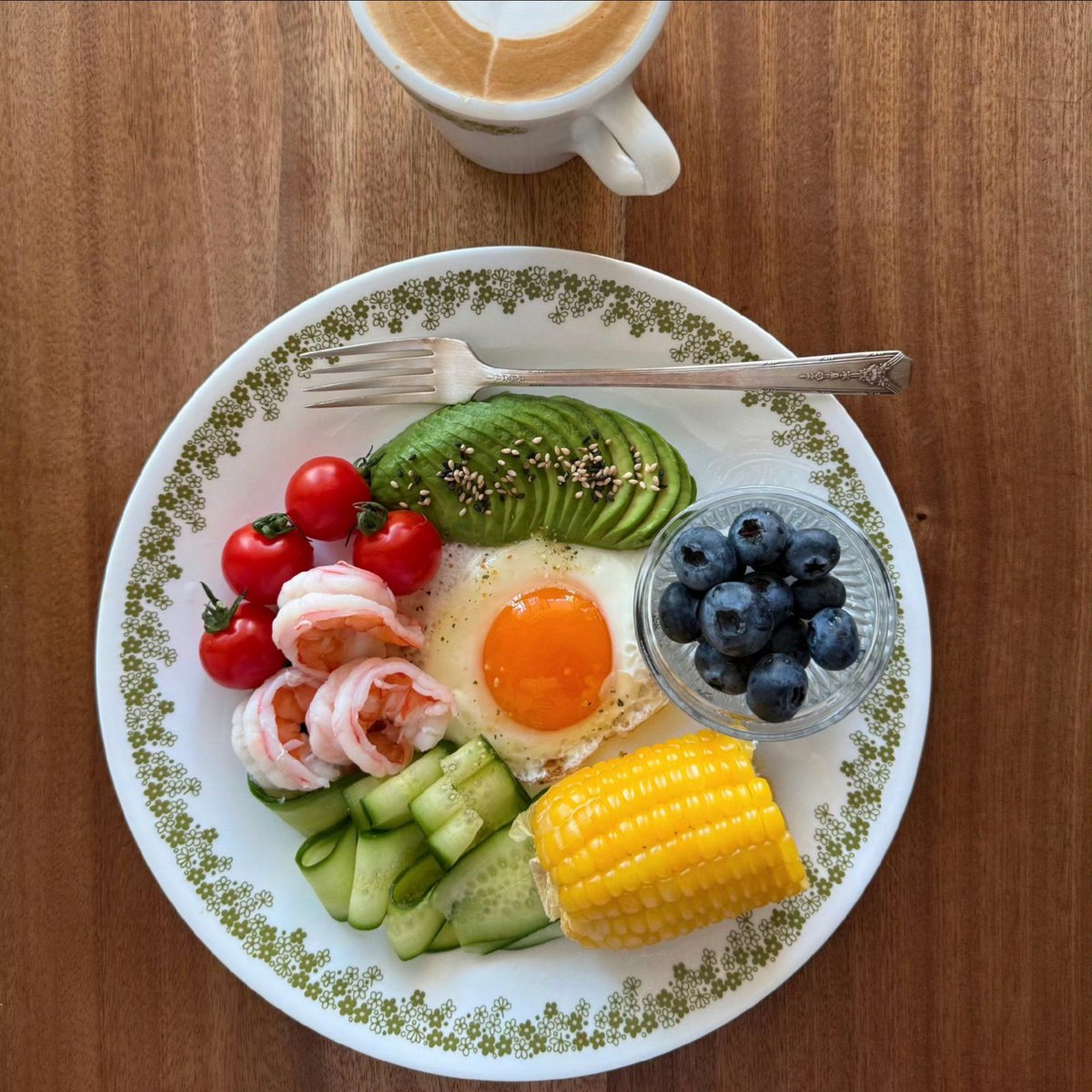 AmanGup31285673's tweet image. Sunny-side up eggs with crispy bacon + fresh cherry tomatoes  | A quick, warm bite to start your day right! #BreakfastVibes #SimpleMeals