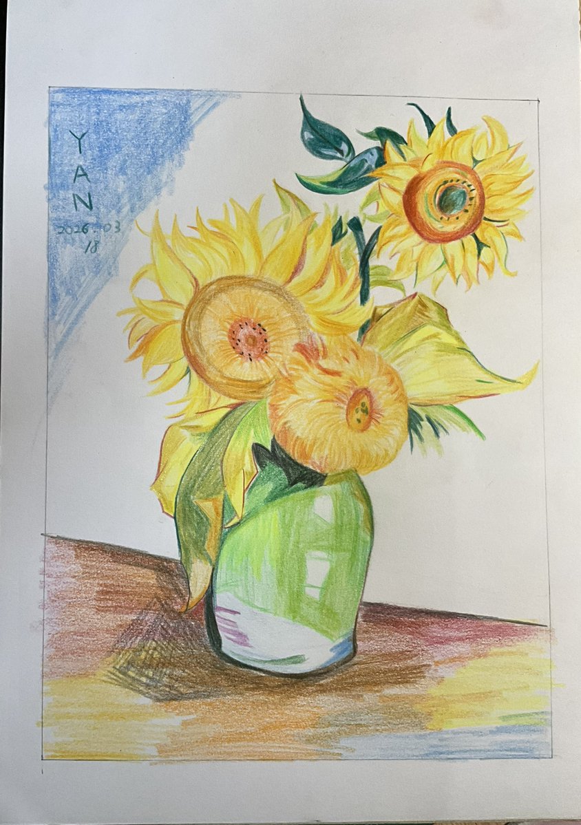 Yancheo771's tweet image. 向日葵

感覺背景填滿藍色會把花的顏色淡化掉，所以在背光的地方畫藍色示意，但感覺也可以不要畫藍色。

#paint