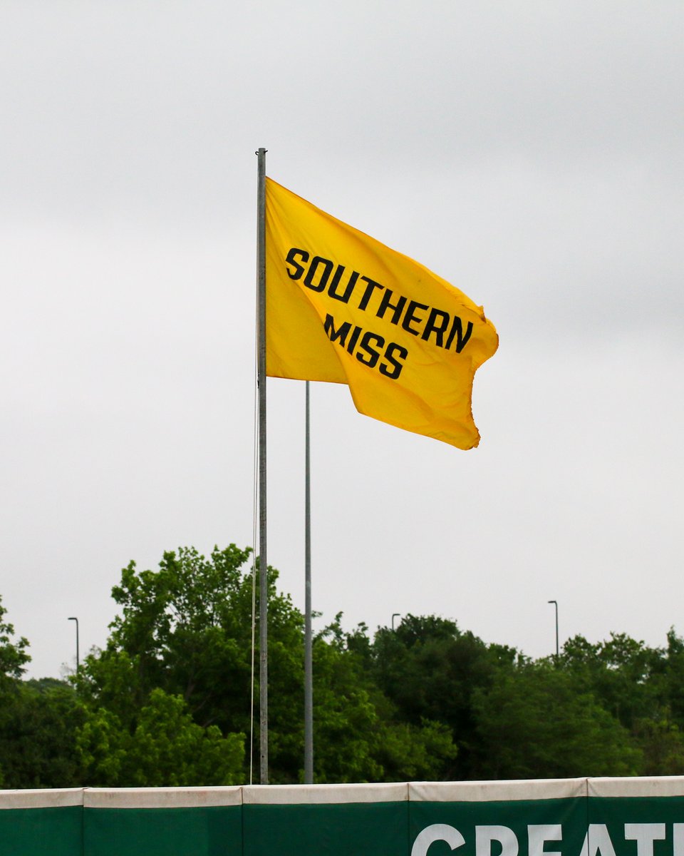 SouthernMissSB's tweet image. 𝐏𝐫𝐞-𝐠𝐚𝐦𝐞 𝐫𝐚𝐢𝐧 𝐫𝐞𝐩𝐬 ☔️📸

#SMTTT | #LockedIn