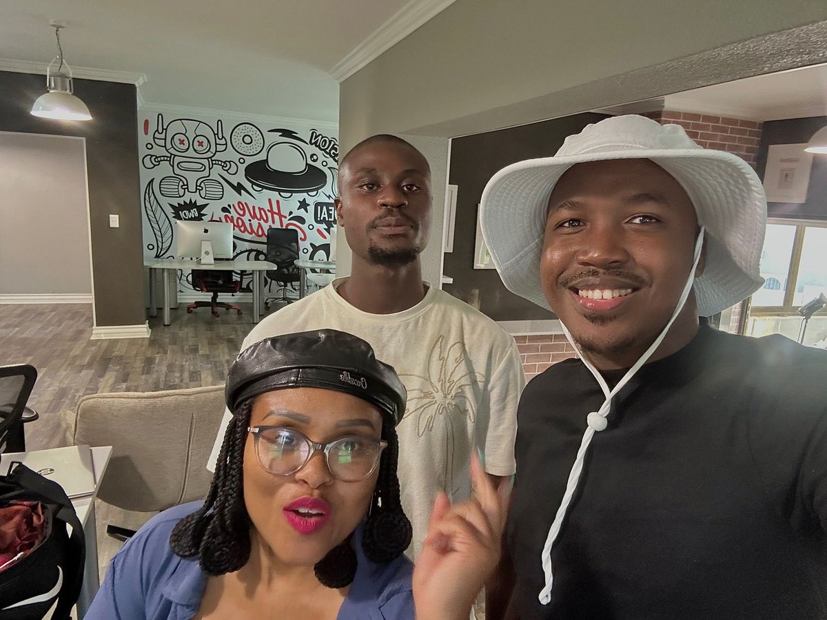 Miss Ziprusha tweet media