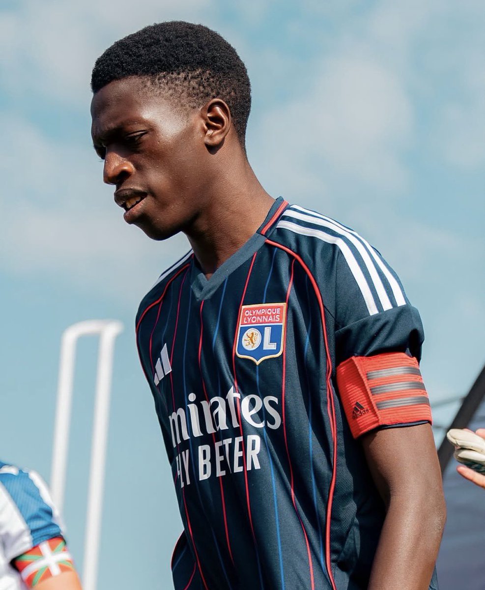 earth_of_foot's tweet image. Je n'ai jamais compris pourquoi Fallou #Fall n'a pas eu sa chance au détriment de Mathys #DeCarvalho quand on voit sa qualité de passes et son sens du placement...

MDC est un joueur propre mais neutre tandis que Fall prend plus de risque et peut jouer 6 comme 8.