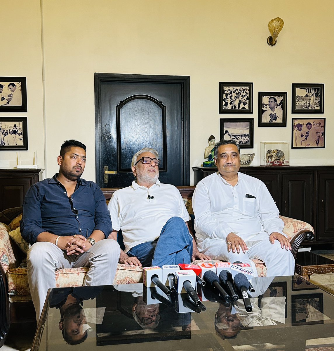 pawanincambala's tweet image. आगामी नगर निगम चुनावों को लेकर आज विधायक निर्मल सिंह जी के साथ संयुक्त प्रेस वार्ता की। 

#congress
#incharyana
#rahulgandhi
#soniagandhi