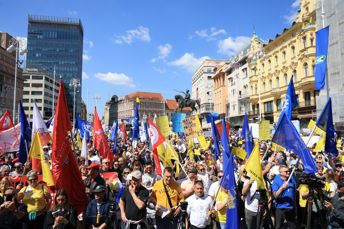 Gran protesta en Zagreb exigiendo mejores salarios y pensiones. Más información en:
glashrvatske.hrt.hr/es/de-croacia/…
Foto: Marko Prpic/Pixsell