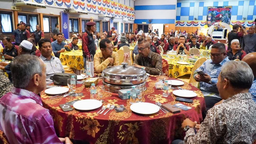 RamliMNor's tweet photo. Alhamdulillah, saya berbesar hati dapat merasmikan Program Reunion Perdana 3.0 Pasukan Senoi Praaq BN18 PGA yang menghimpunkan kembali sahabat-sahabat seperjuangan dalam suasana penuh muhibah dan kenangan. https://t.co/Te390oy16P