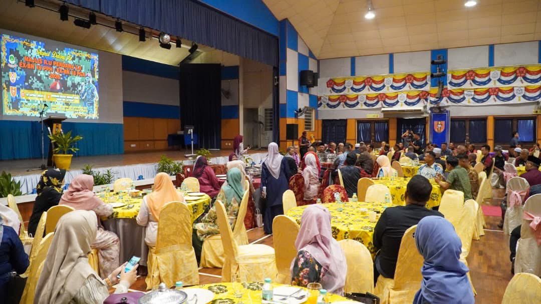 RamliMNor's tweet photo. Alhamdulillah, saya berbesar hati dapat merasmikan Program Reunion Perdana 3.0 Pasukan Senoi Praaq BN18 PGA yang menghimpunkan kembali sahabat-sahabat seperjuangan dalam suasana penuh muhibah dan kenangan. https://t.co/Te390oy16P