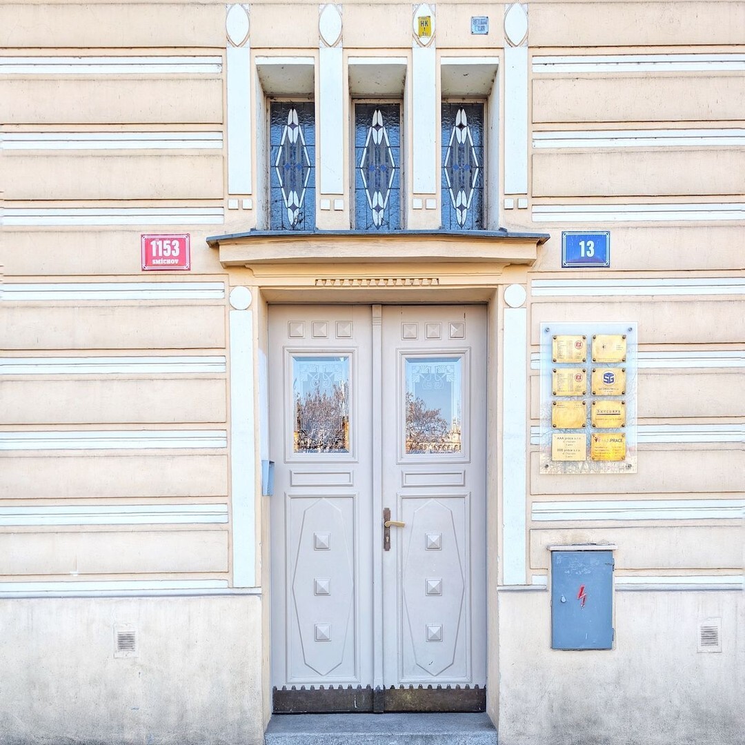 SidewalkSafari's tweet image. I love the tall little windows above this Prague door.⁣
⁣
#VisitPrague #InstaPrague #Praha #PragueArchitecture #IgersPrague instagr.am/p/DXR4cmZE3zB/