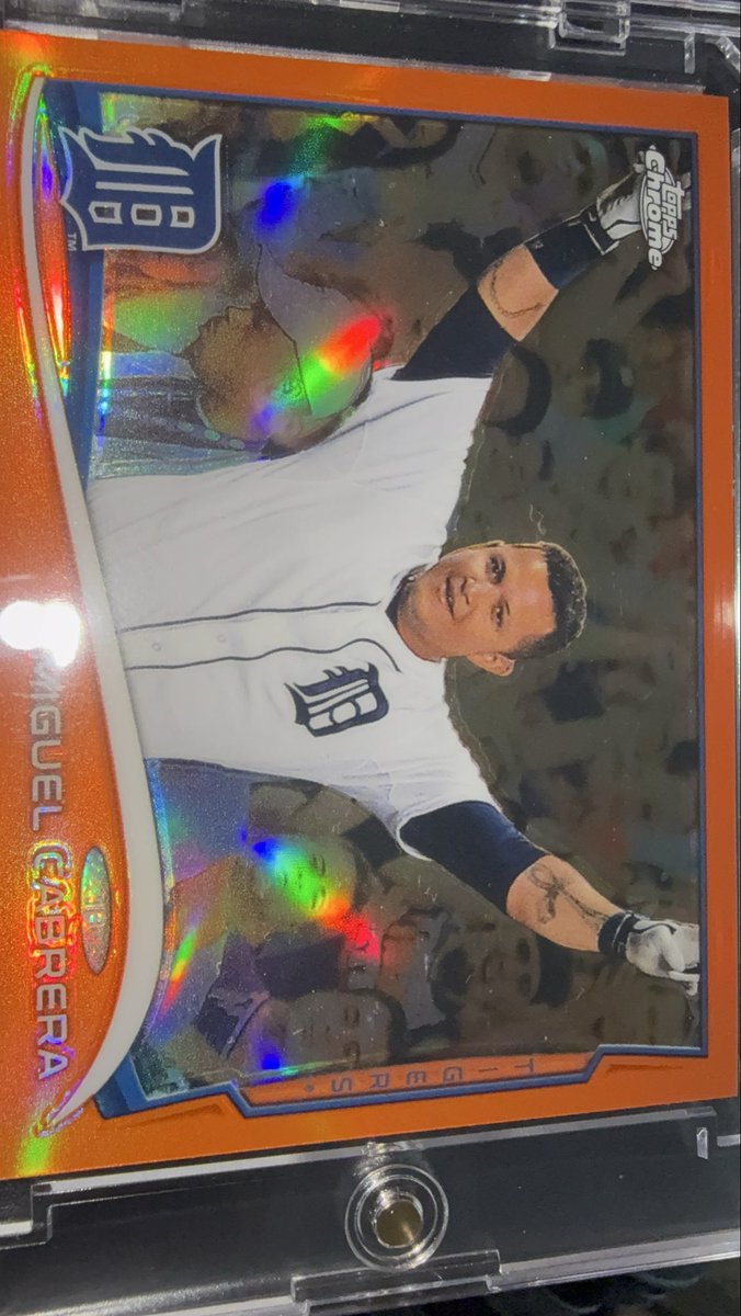 DonPlugge's tweet photo. @RetroCardSnaps Sure.  Love these orange refractors https://t.co/q0XFUX2jet