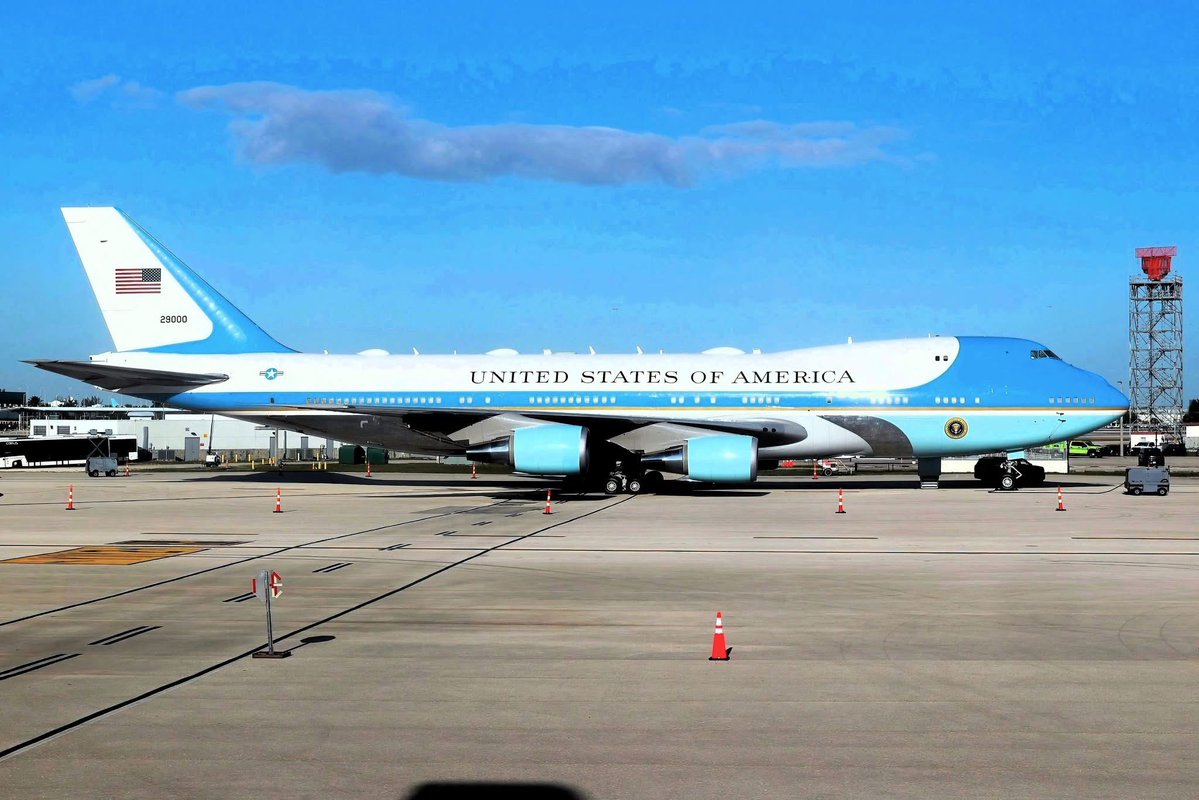 n194at's tweet image. United States Air Force 
Boeing 747-2G4B (VC-25A) 92-9000
MIA/KMIA Miami Intl Airport
April 12, 2026
Photo credit Eric Lichtenstein 
#AvGeek #Airline #Aviation #AvGeeks #Boeing #B747 #QueenOfTheSkies #MIA @iflymia #Miami #USAF