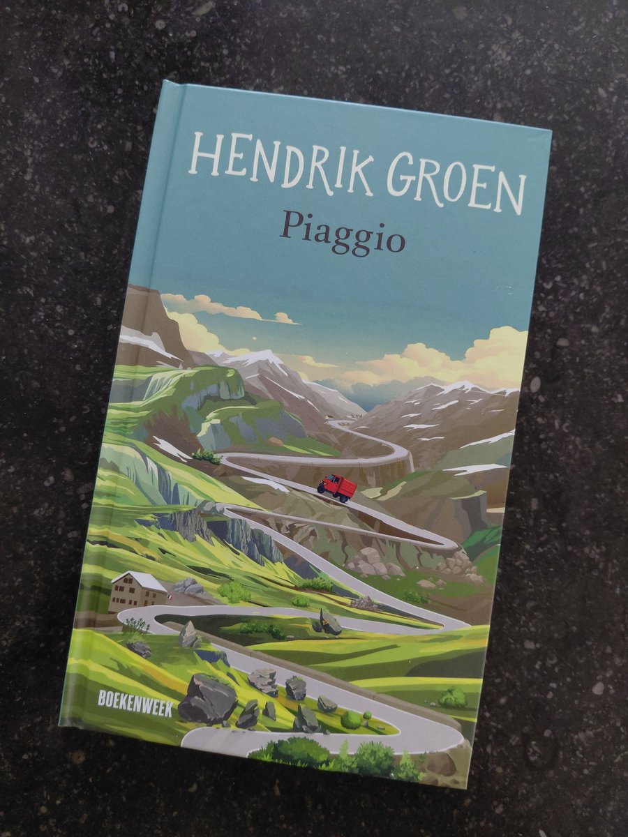 Ik las 'Piaggio' van Hendrik Groen. De recensenten vonden het niks, maar ik vind het een sympathieke ode aan de gewone Nederlander. Over zulke mensen wordt zelden iets geschreven, maar het verhaal in dit boekje is voor de doorsnee lezer herkenbaar in alle brave burgerlijkheid.