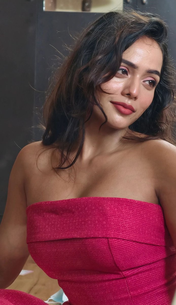 RoshUnfiltered's tweet image. Riya goes all pink. ❤️ #RiyaThiyagarajan #BiggBossTamil