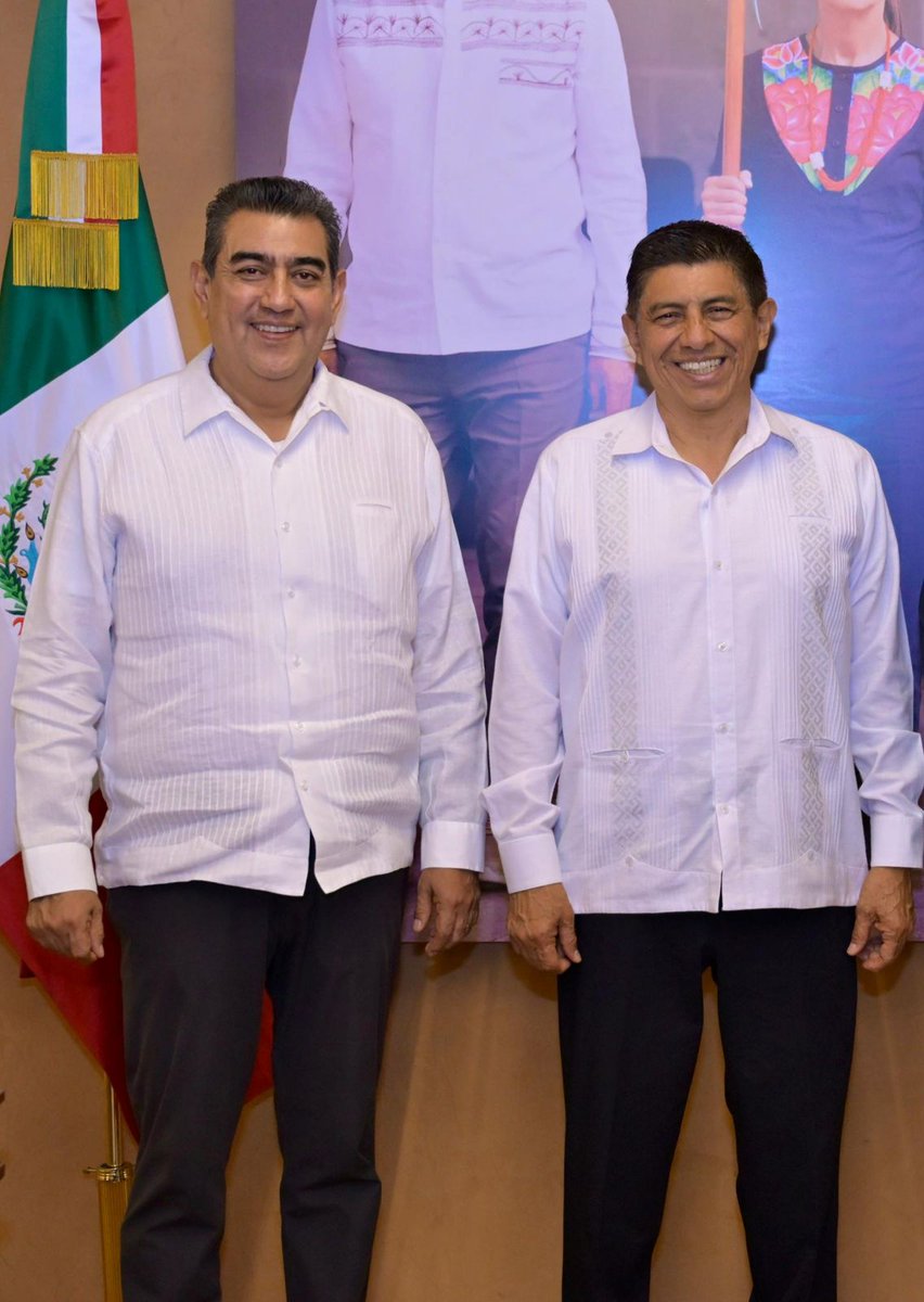 salomonj's tweet image. Desde #Oaxaca envío una cordial felicitación al comisionado del @INAMI_mx, @SergioSalomonC, con motivo de su cumpleaños.

Que este nuevo año de vida esté lleno de éxitos, salud y grandes logros en su labor al servicio del país.