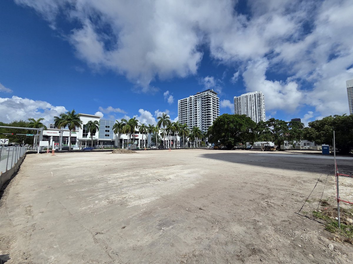 volvoshine's tweet image. The lot across from Publix in the "Biscayne Dead Zone" is finally coming to life 👀🚀
#Miami #RealEstate