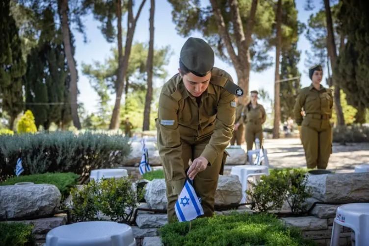 Itongadol's tweet image. Yom Hazikaron: El día en que Israel se detiene para recordar

Ver más: itongadol.com/israel/yom-haz…

#Israel #MedioOriente #YomHazikaron @Israel