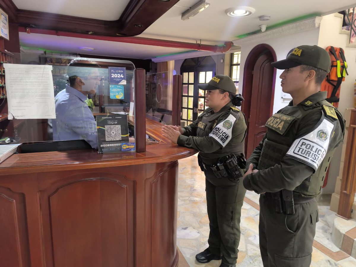 ProteccionPonal's tweet image. #Pasto | A través de campañas preventivas en sitios de alojamiento, brindamos recomendaciones sobre el cumplimiento del registro de huéspedes y el código de conducta para prevenir delitos en el contexto de viajes y turismo. 🏨✨#TurismoSeguro 🇨🇴