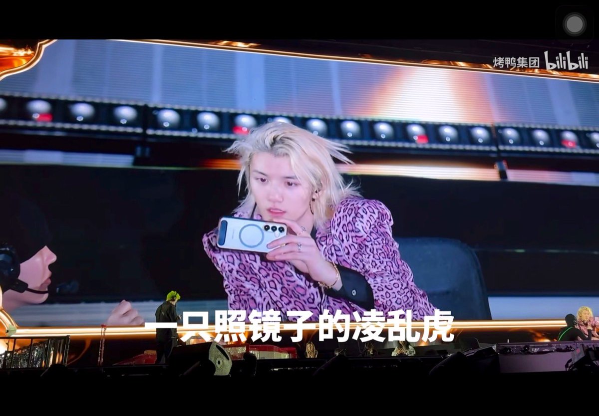 yuwhowho's tweet photo. 西八死公司别给我们超化妆了算了好吗直接素颜上吧��么的帅死了我亲死 https://t.co/Yph8uX0wvD