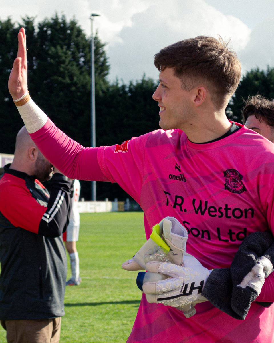 LincolnUnited's tweet image. Clean sheet = big smiles 😄

#UTW 🤍 | 📸 Cannon Studio