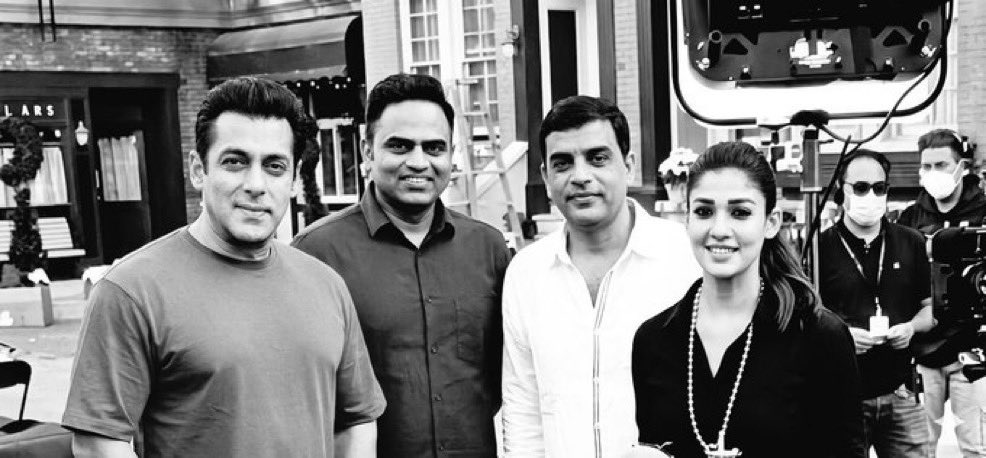 amitkarn99's tweet photo. cameras roll today for the @BeingSalmanKhan and @NayantharaU starrer.
#SalmanKhan #Nayanthara #VamshiPaidipally #SVC63 #PictureTalks #MegaExclusive #DilRaju https://t.co/IQMZxMo2tj