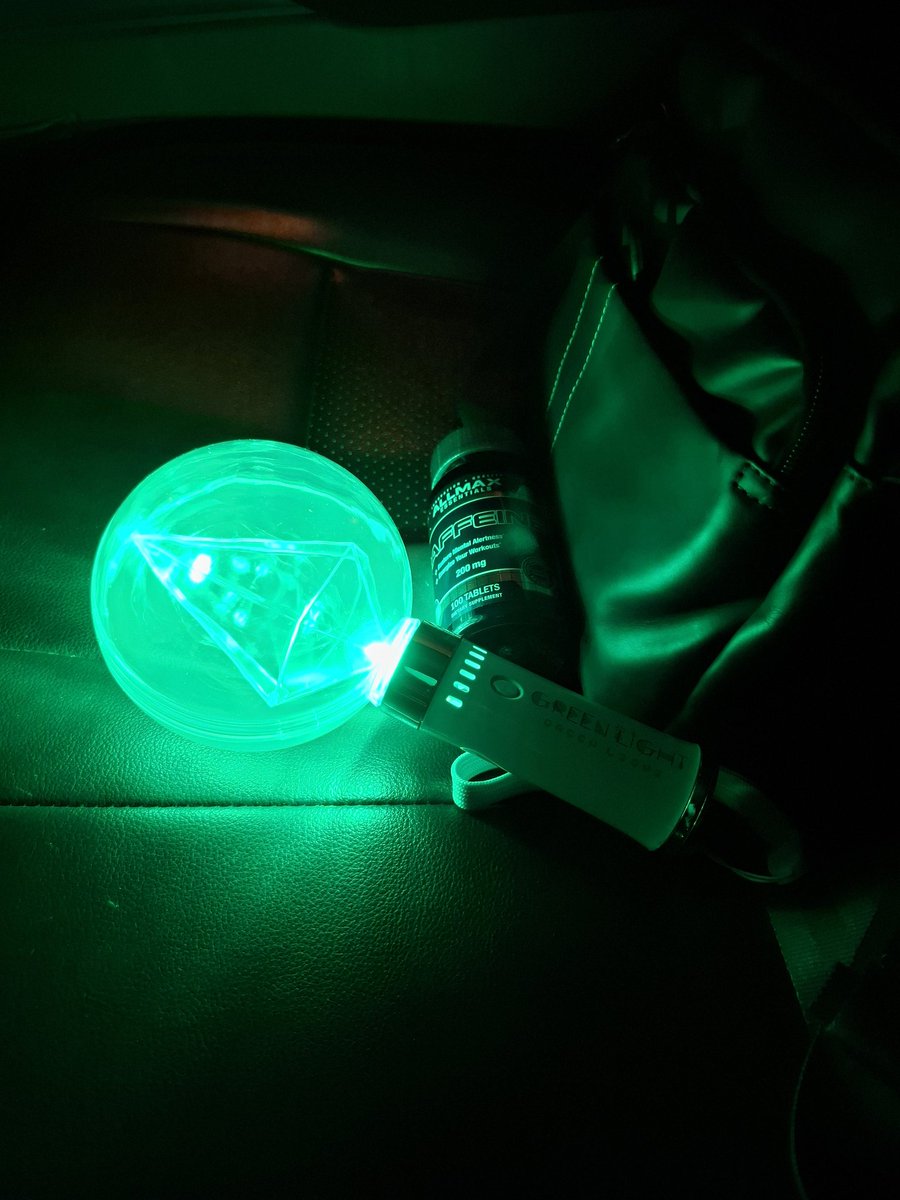 休日出勤で台北に来た
昼の前に終わって、友人に会った
食事して、ライブを見た
夜間運転して、好きな曲を聴きながら歌った
充実な一日だった
サービスエリアで寝るのも、初めてだ
おはすみ
おはサミ
お✂️