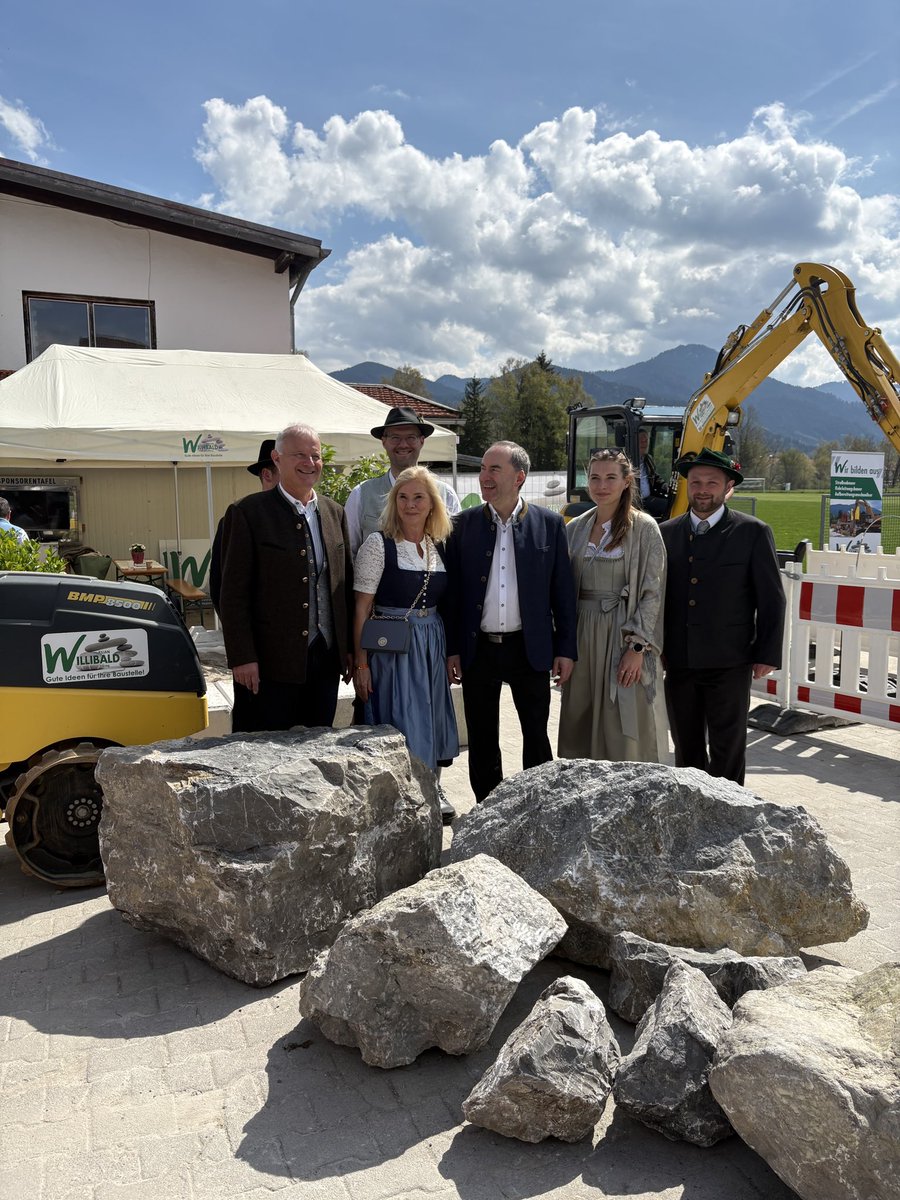 HubertAiwanger's tweet image. Die regionale Wirtschaft stärken! Gewerbeschau Isarwinkel. #Handwerk #Mittelstand #Landwirtschaft