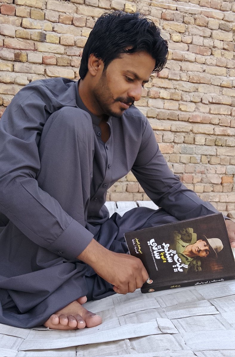 فنلينڊ ۾ هڪ مجسمو آهي جنهن جو عنوان آهي:
"پڙهو، ڀلي اوهان ٻڏي رهيا هجو"
