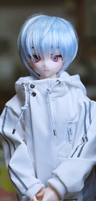 小さいブラインドドール買い始めてからどんどんサイズアップしていって気がついたら1/4サイズまで来てしまった… 頑張って初めて顔描いたので見てほしい…