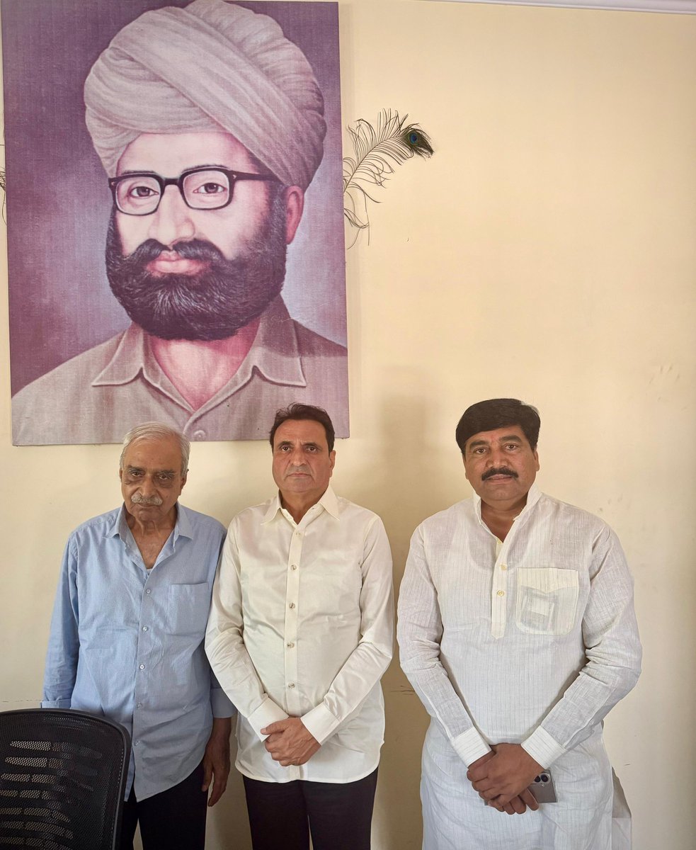 📍 जयपुर
आज जयपुर स्थित श्री क्षत्रिय युवक संघ के प्रधान कार्यालय “संघ-शक्ति भवन” में श्री प्रताप फाउंडेशन के संयोजक श्रद्धेय श्री महावीर सिंह जी सरवड़ी से EWS आरक्षण के केंद्र स्तर पर सरलीकरण हेतु किए जा रहे प्रयासों पर विस्तृत चर्चा हुई।

इस अवसर पर EWS सरलीकरण को लेकर भविष्य