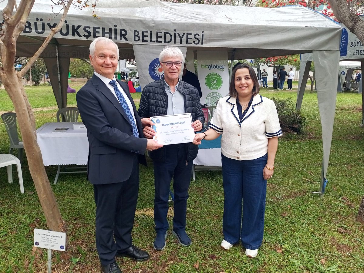 BiotedTr's tweet photo. Akdeniz Üniversitesi Ziraat Fakültesi ev sahipliğinde bu yıl dördüncüsü düzenlenen "Growtech Kampüste" etkinliğinde üniversiteli gençlerle bir araya geldik ve öğrenci arkadaşlarımızın dikkatini biyolojik mücadeleye çekmeye çalıştık. Genç meslektaşlarımıza başarılar diliyoruz. https://t.co/439Xa0kOCt