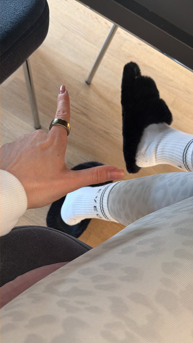 GoddessLaylaLeo's tweet photo. Hier ist dein Platz https://t.co/S8HrRgsBhW