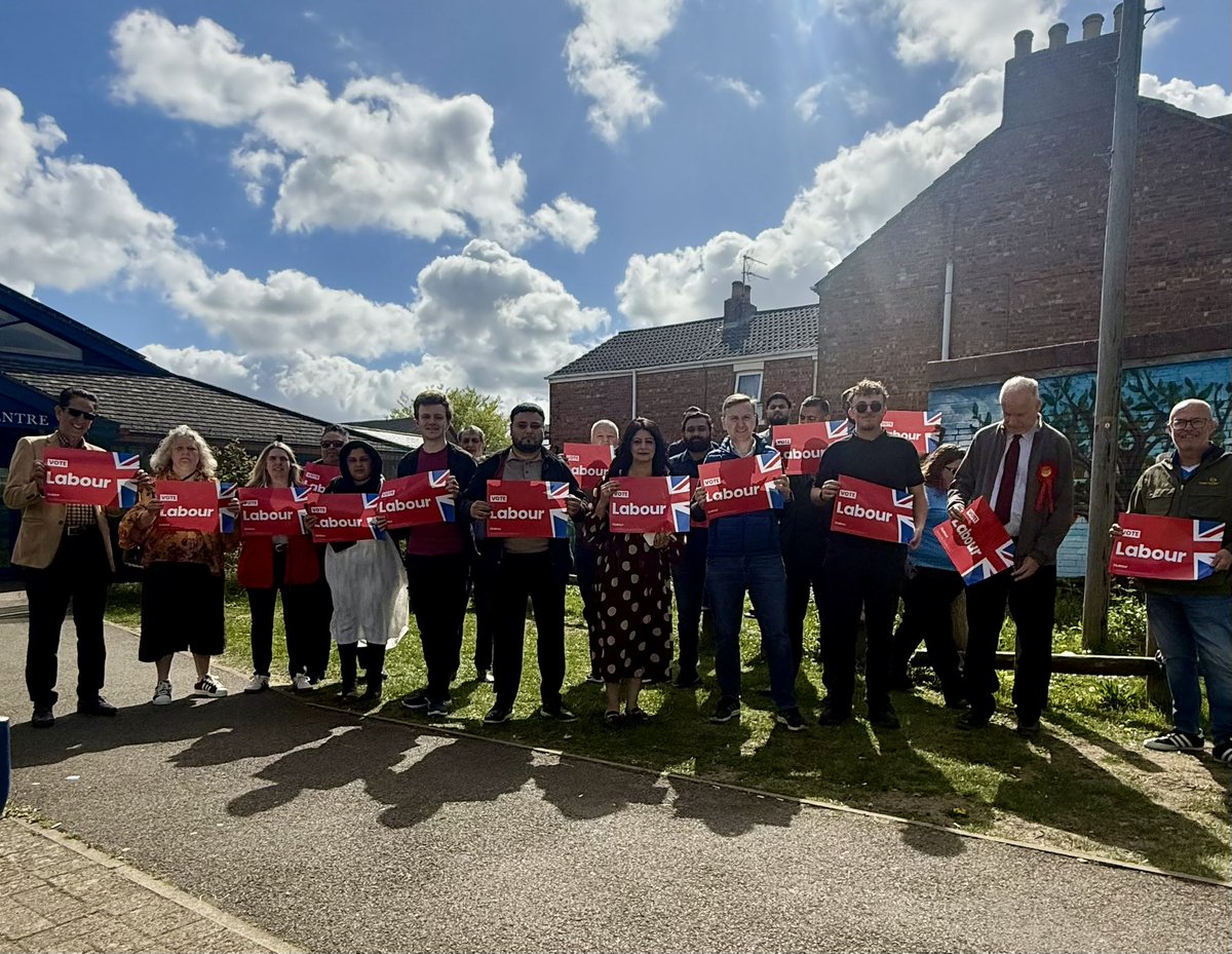 andrewpakes_'s tweet photo. Sunshine with this lot this morning ☀️

We are beginning to turn a corner in Peterborough after a decade of austerity and decline. 

Hard-working Labour councillors are part of that @docshab https://t.co/Lvxjc2dkWe