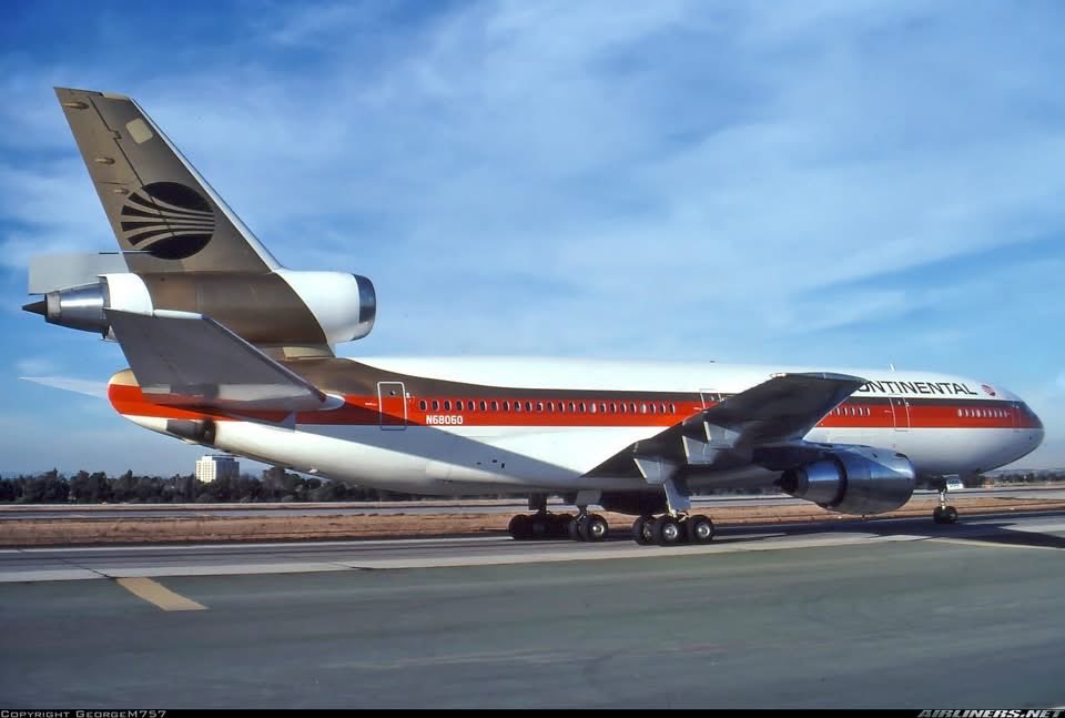 n194at's tweet image. Continental Airlines 
Douglas DC-10-30 N68060
LAX/KLAX Los Angeles Intl Airport
October 1980
Photo credit GeorgeM757 
#AvGeek #Airline #Aviation #AvGeeks #Douglas #DC10 #ContinentalAirlines #LAX @flyLAXairport #LosAngeles @flycontinental1 🇺🇸
