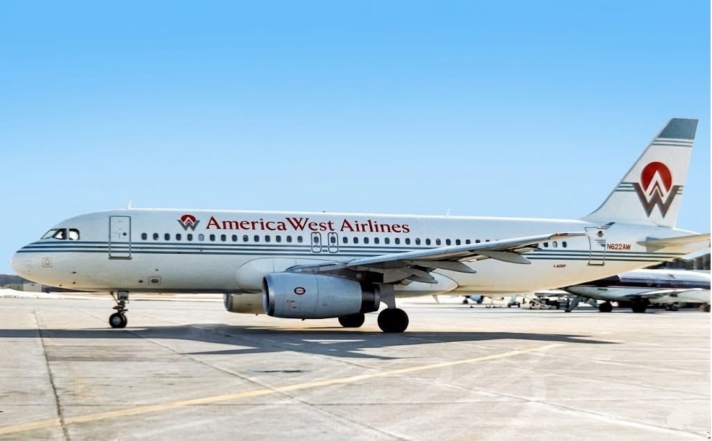 n194at's tweet image. America West Airlines 
Airbus 320-231 N622AW Line #54
MKE/KMKE Milwaukee Mitchell Intl Airport
Date: 1992
Photo credit Jeff Seznak  
#AvGeek #Aviation #Airlines #AvGeeks #Airbus #A320  #AmericaWest #Cactus #MKE #Milwaukee @MitchellAirport