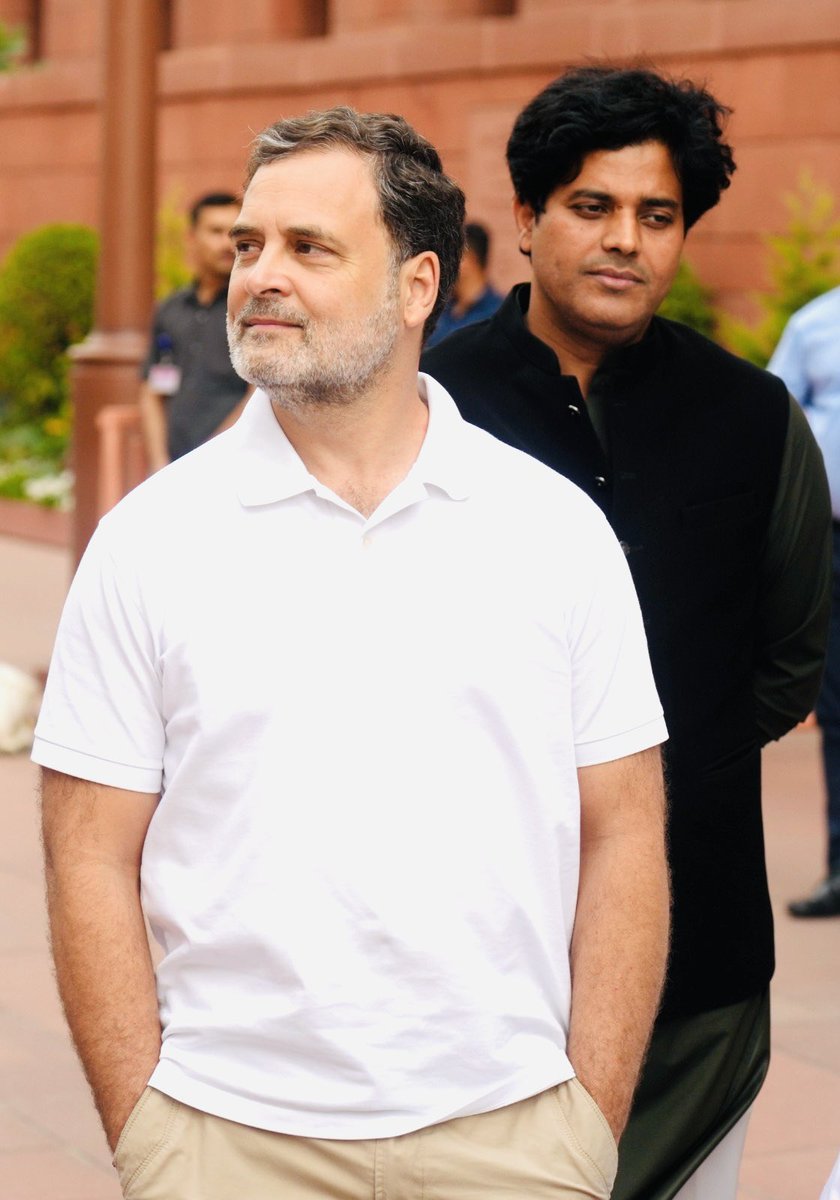 संसद भवन।