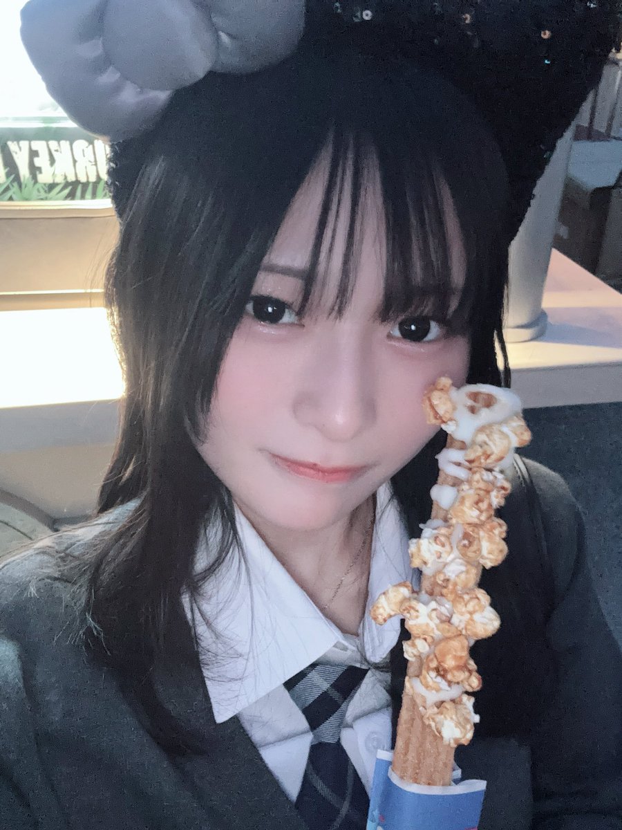 ユニバいってきた~🌏🖤 誰といってきたでしょう😻😻😻 #NMB48 #彩り