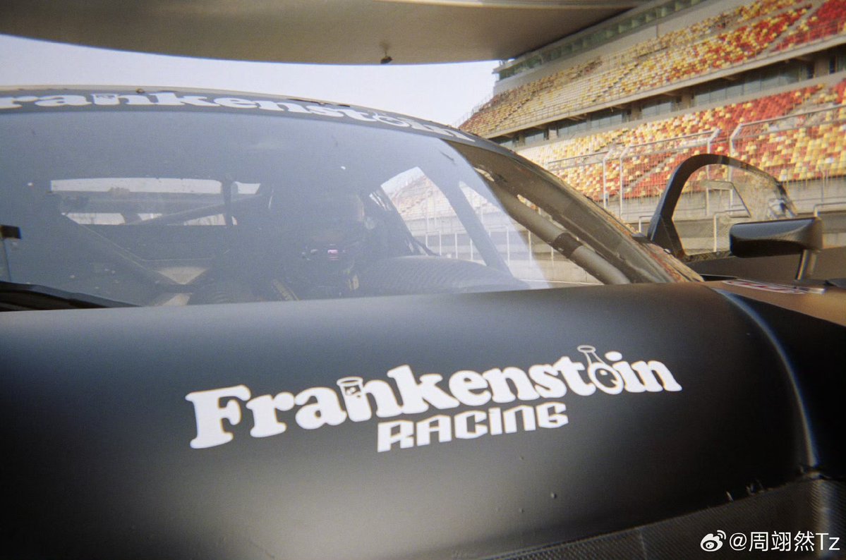 Kali ini ga balapan, cuma jadi tim hore.