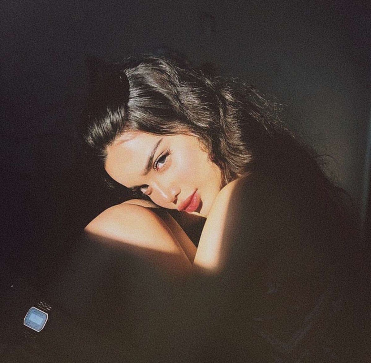 ❦

✨ 

#3:33

“مَن نَظَرَ إلى داخِلِهِ…
استيقظ.”

— كارل يونغ

📖 

✦ خربشاتٌ من روح ريم ✦

✨

❦