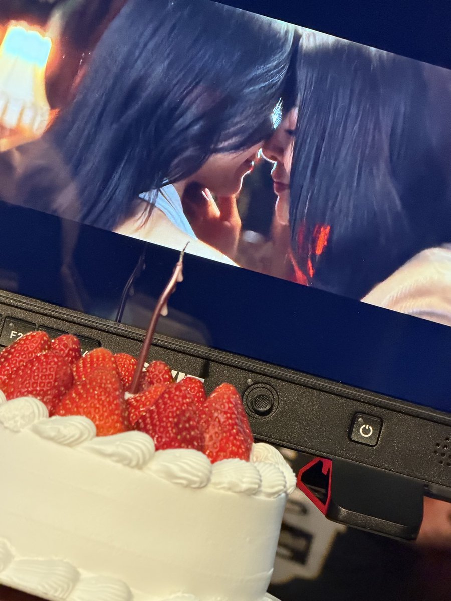 Gente, alguien se va a comer mi torta 🤭

LOVE CONSPIRACY
#BrokenOfLoveEP4
