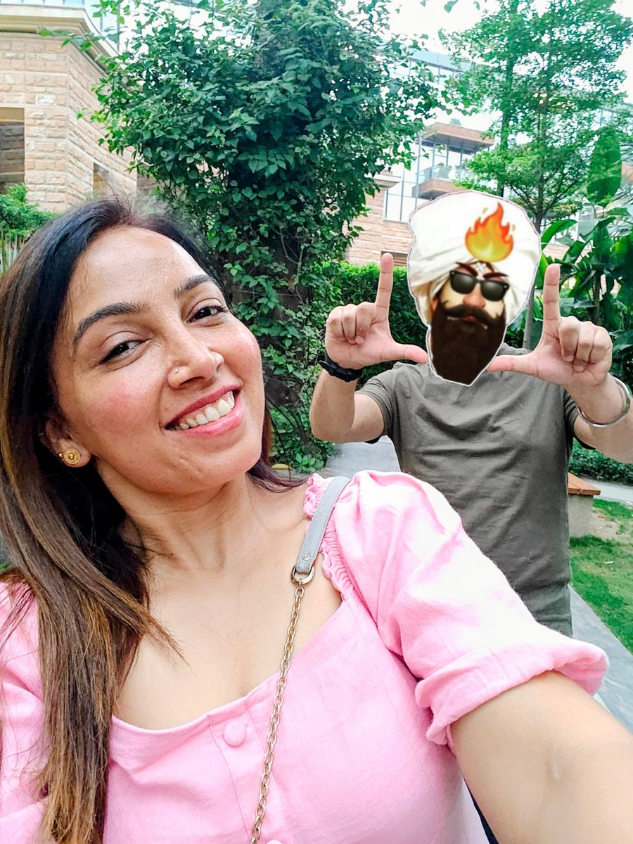 Sunshine & Smiles tweet media