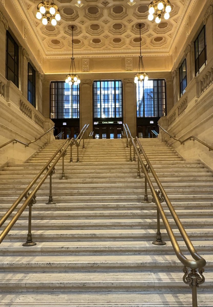 RichardERoeper's tweet image. The staircase from “The Untouchables” is a little quieter this morning. #UnionStation #Chicago