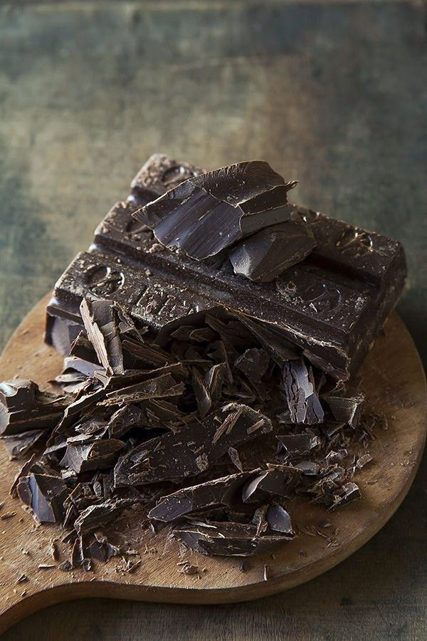 These 10 superfoods make you feel less stressed (bookmark this): 🧵

1. 70%+ cacao dark chocolate.
