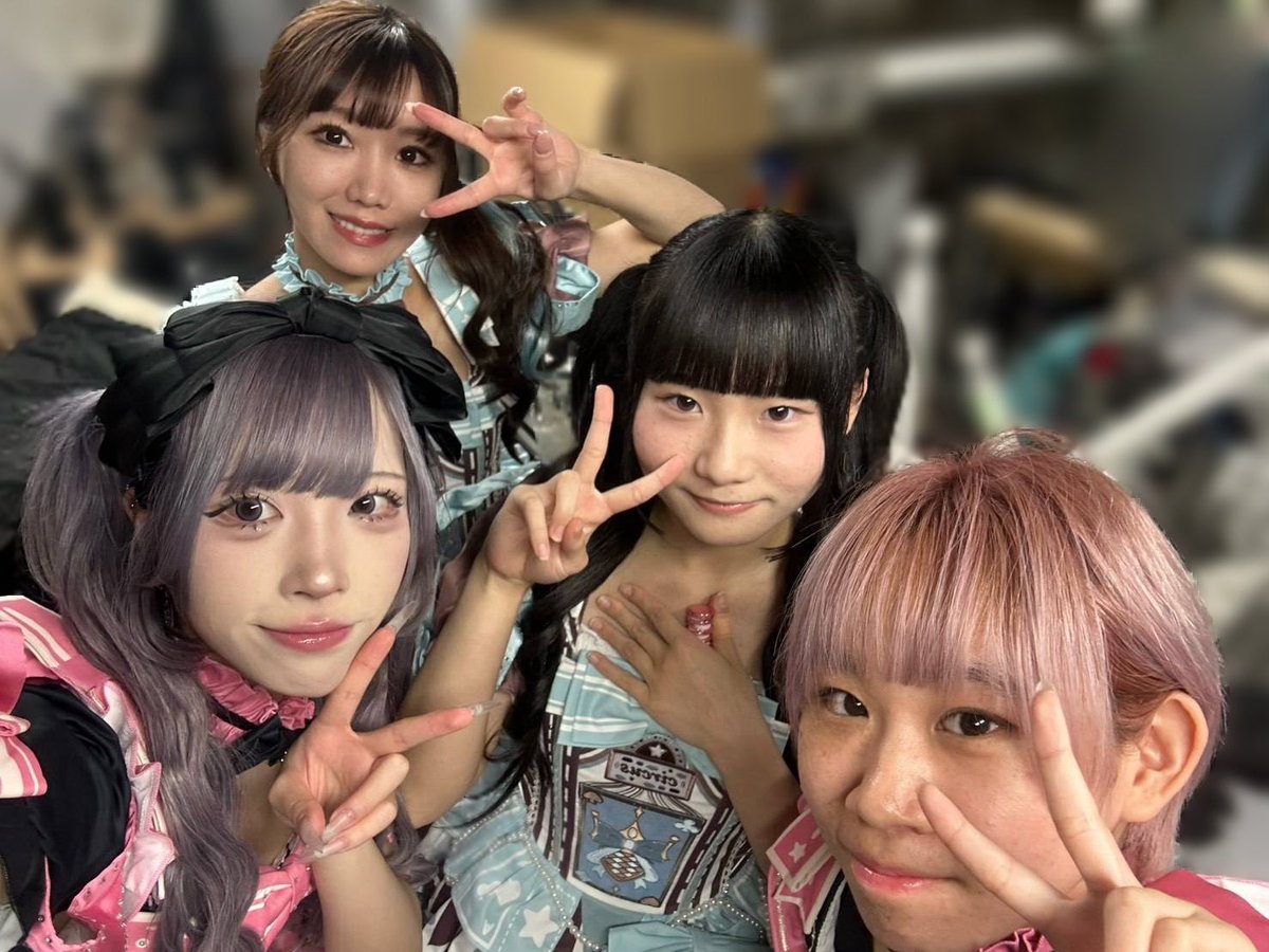 mignon_sumire's tweet photo. 押忍フェスありがとうございました!!
初ステージで反省点は沢山あるけどとりあえず楽しかったが1番です❣️
次のライブでも待ってます💕
私たちがRe:suitです‼️
みき、こもも、るちあ
ありがとう大好きだよ
#地下アイドル #関西地下アイドル #押忍フェス #Resuit(Re:suit) https://t.co/vgPr0MVLTj
